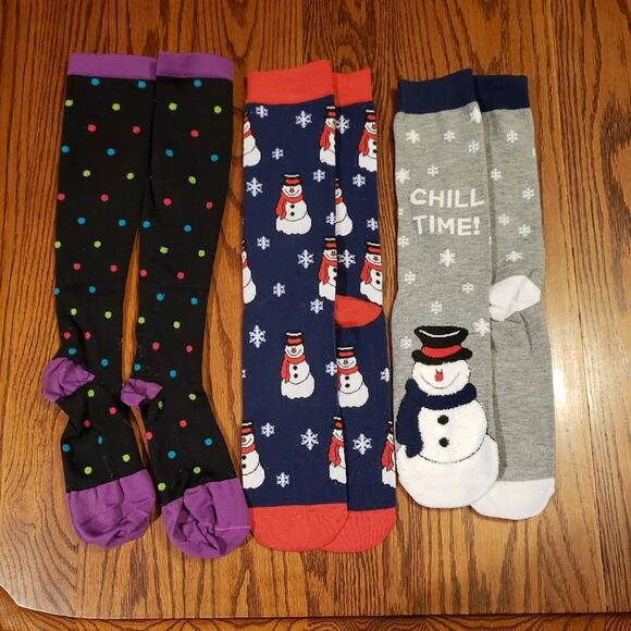 Christmas lot of 3 women's holiday socks‎ 1 of 3 are support stockings - Picture 1 of 4